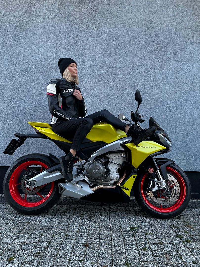 Dominika z @in_my_moto_world