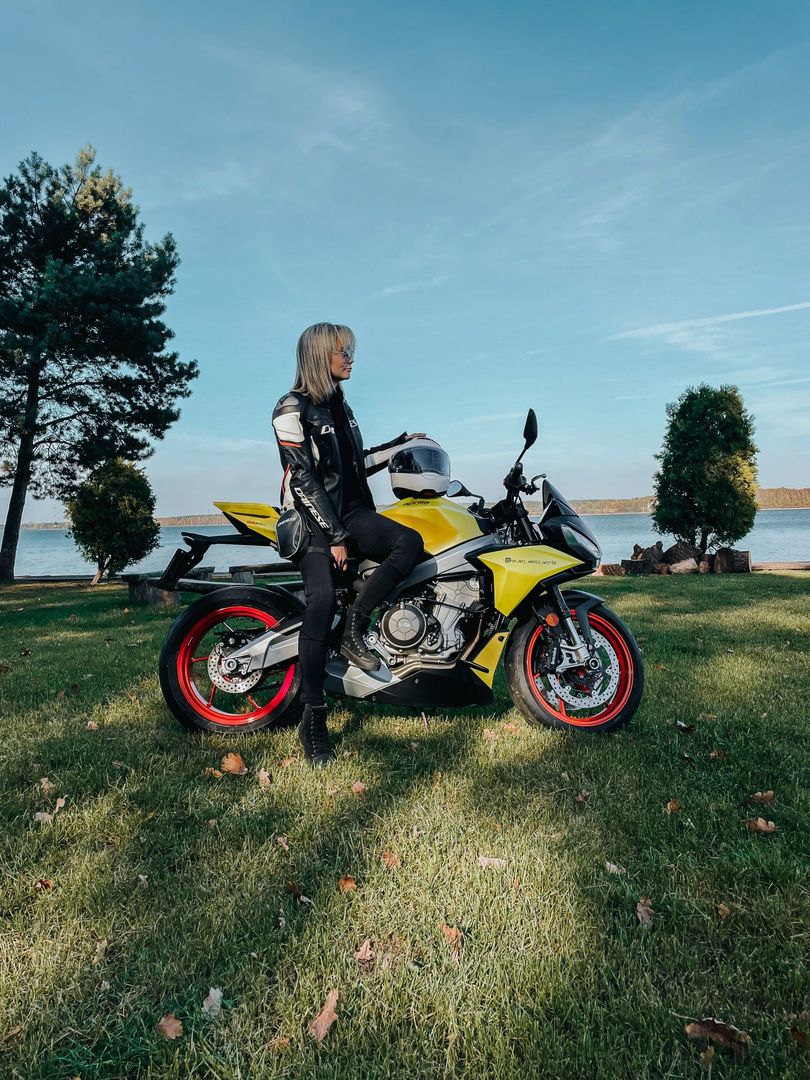 Dominika z @in_my_moto_world