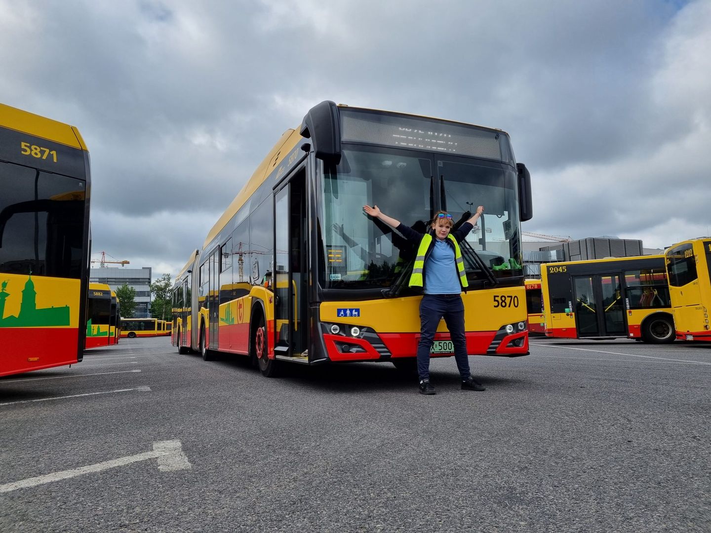 Kama - dziewczyna za kółkiem autobusu