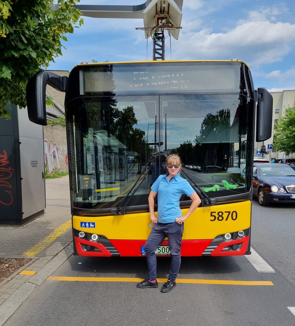 Kama - dziewczyna za kółkiem autobusu