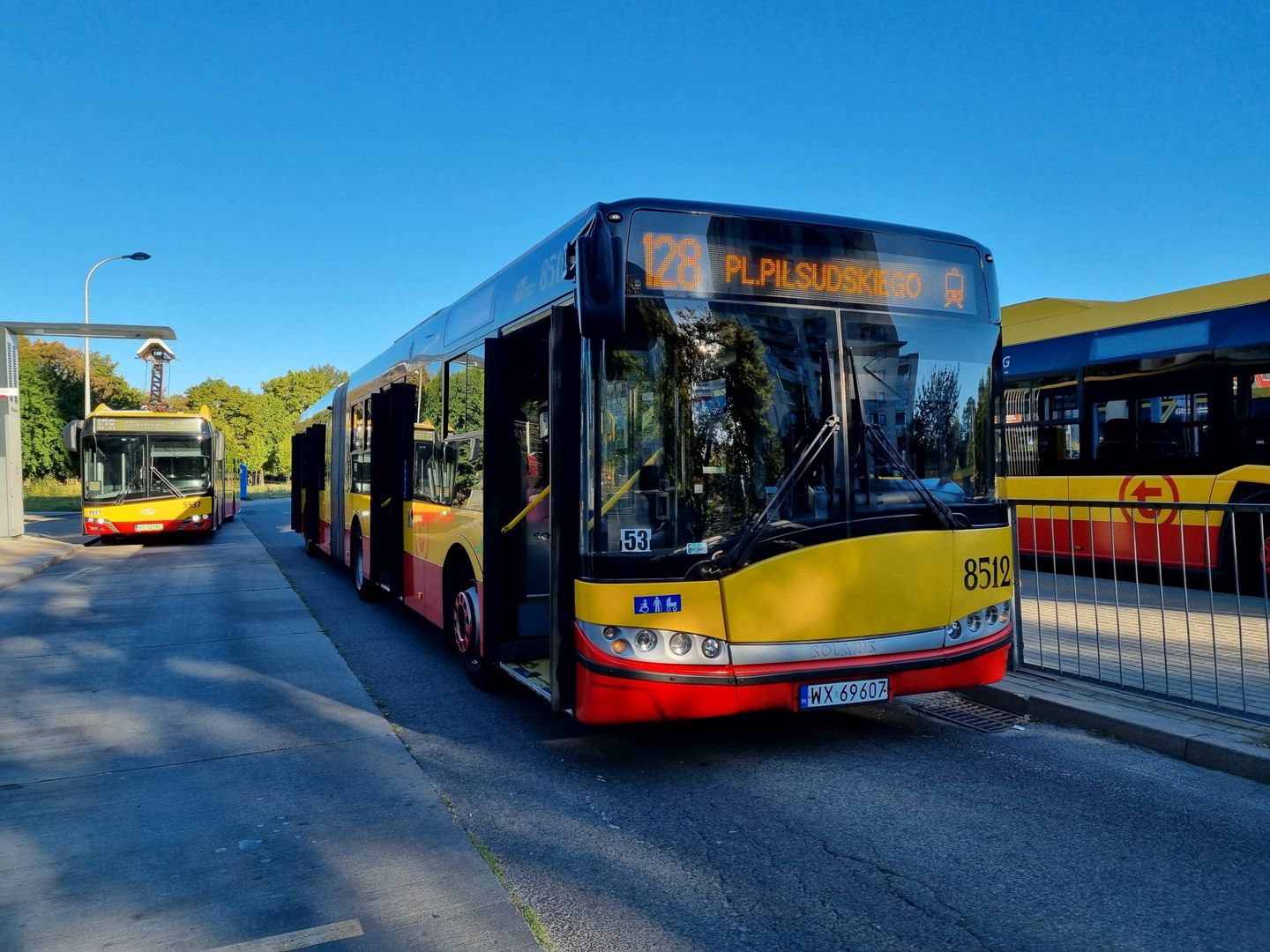 Kama - dziewczyna za kółkiem autobusu