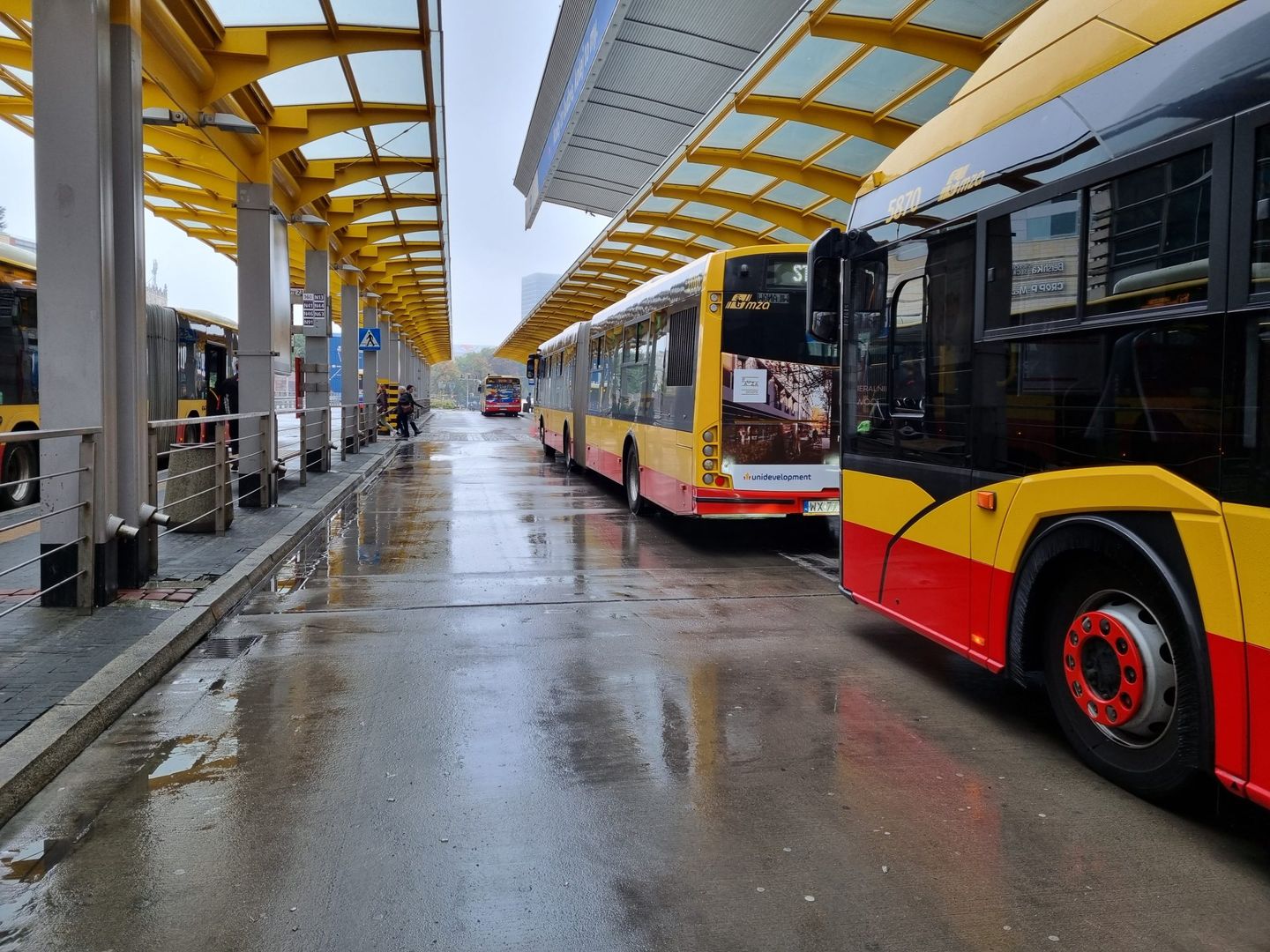 Kama - dziewczyna za kółkiem autobusu