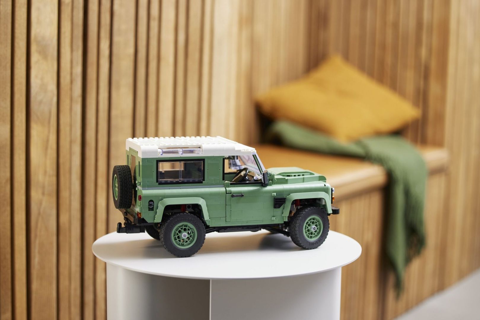 Land Rover Defender 90 z LEGO