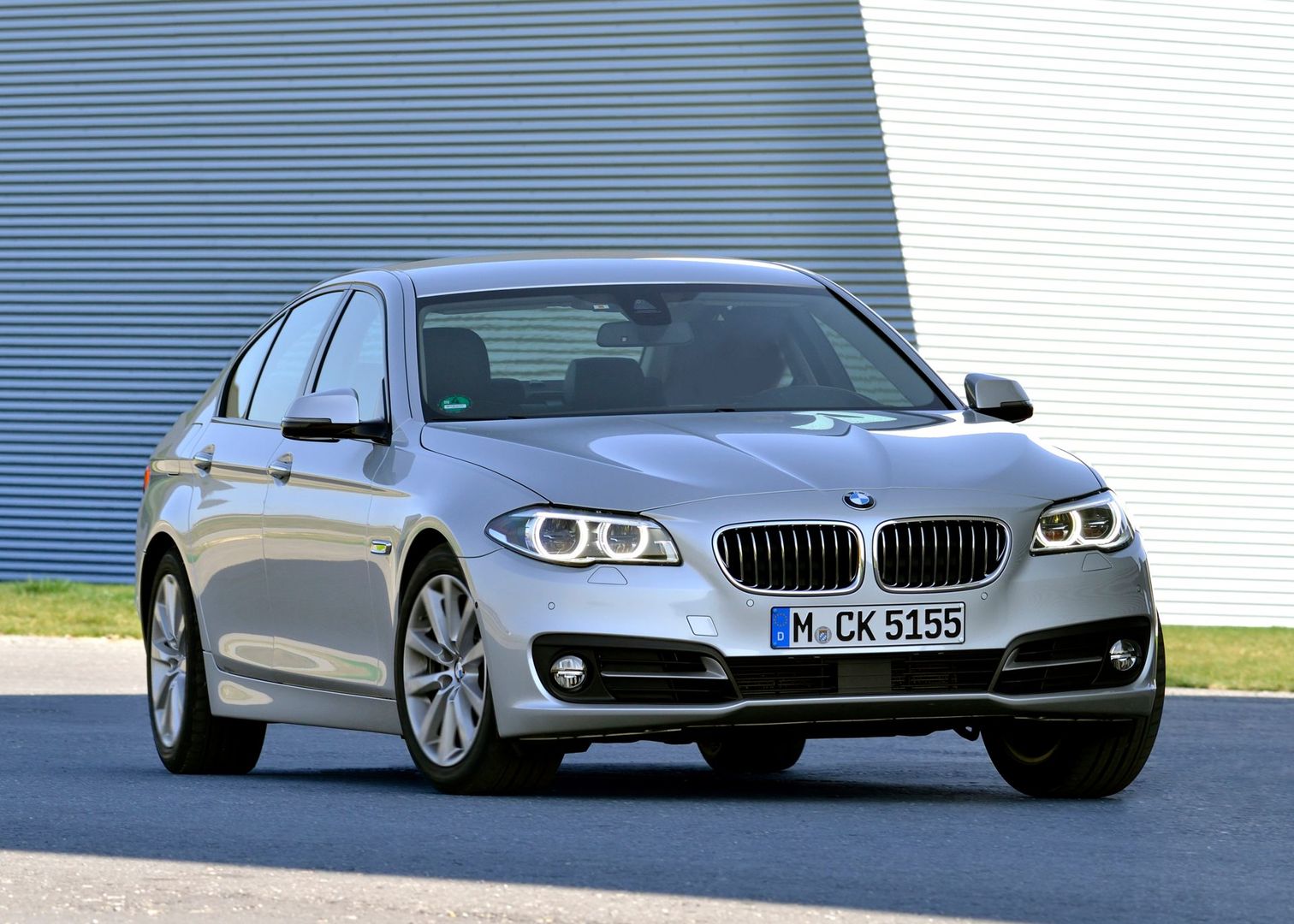 BMW 5 history