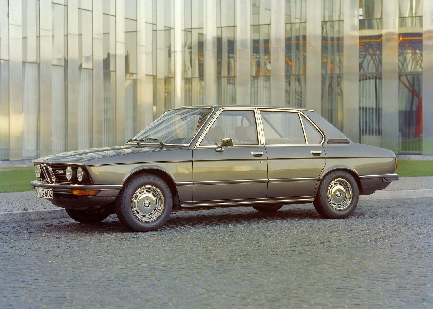 BMW 5 history