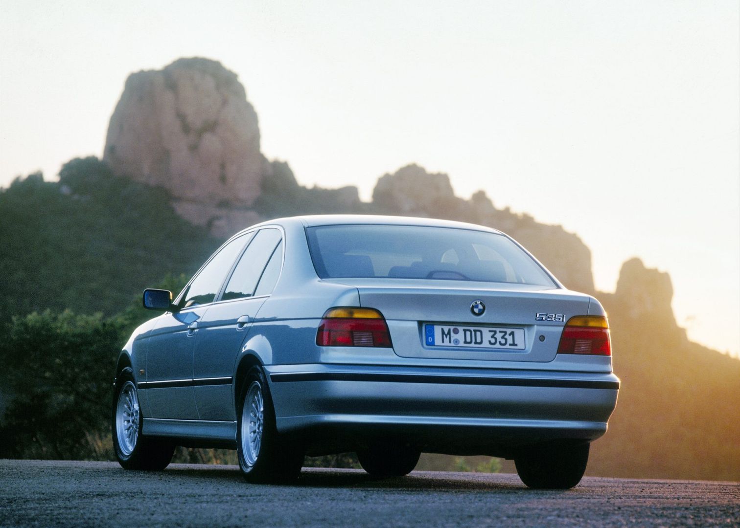 BMW 5 history