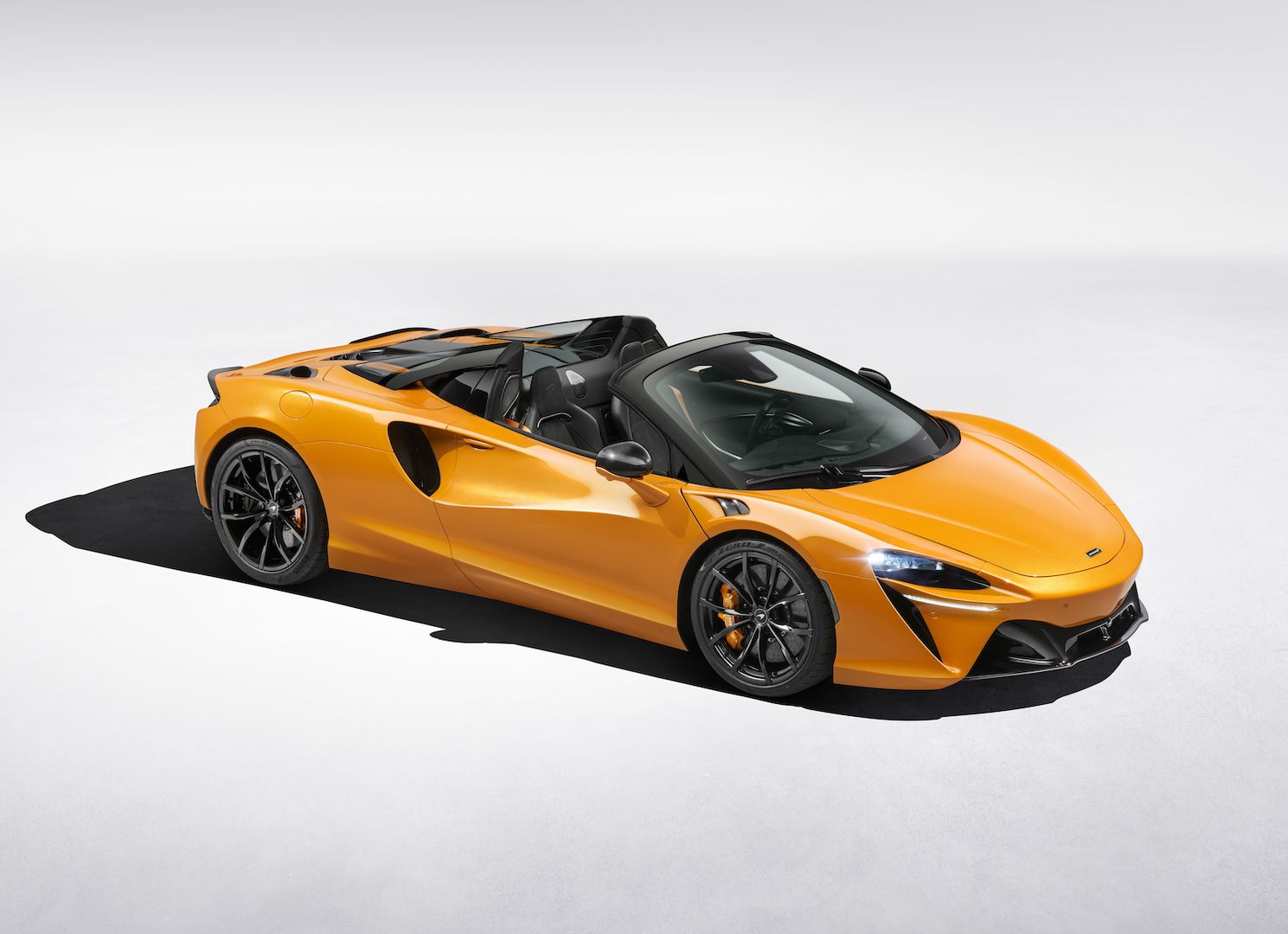 Nowy McLaren Artura Spider 2025