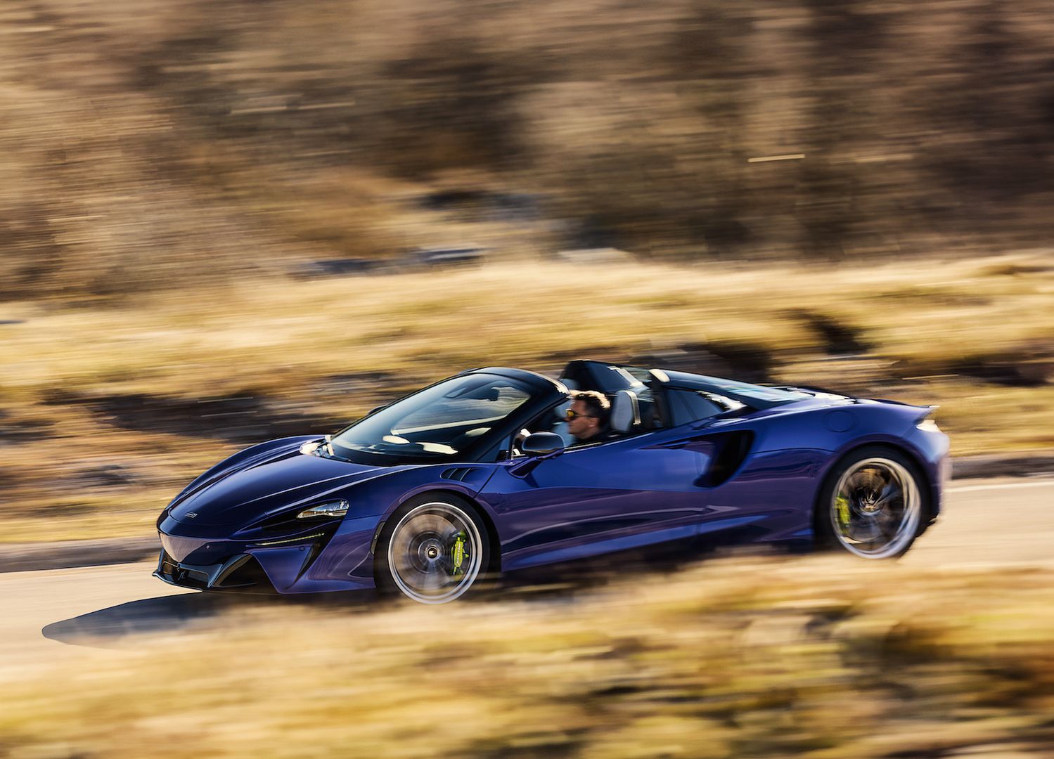 Nowy McLaren Artura Spider 2025