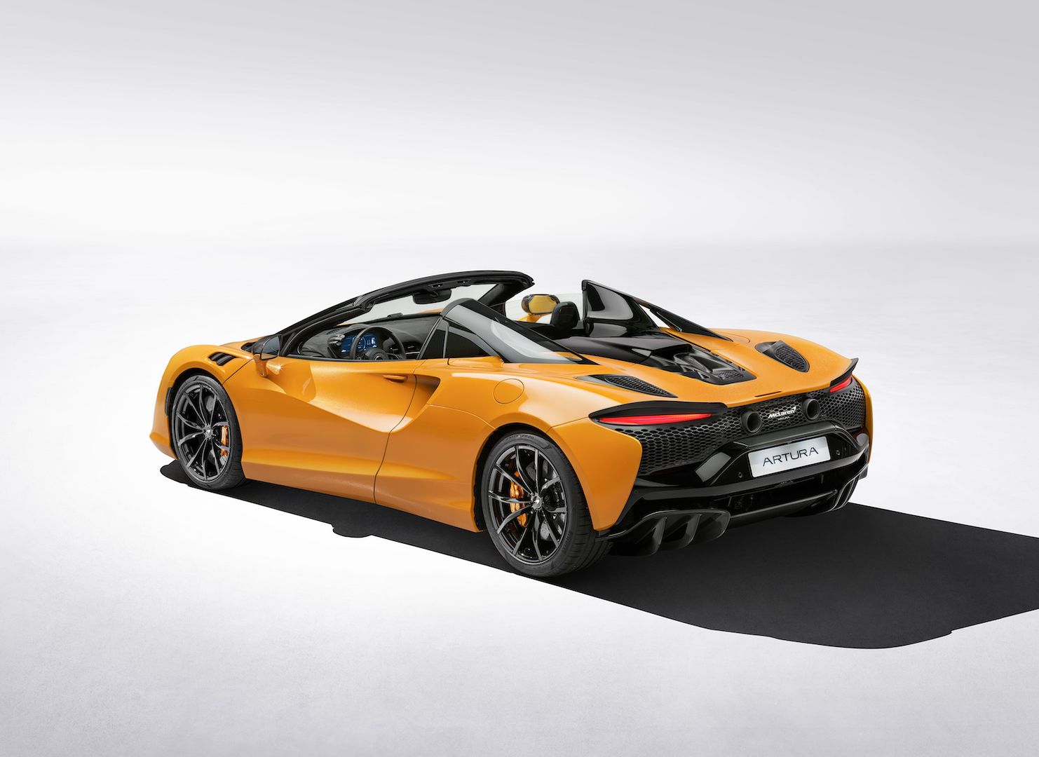 Nowy McLaren Artura Spider 2025