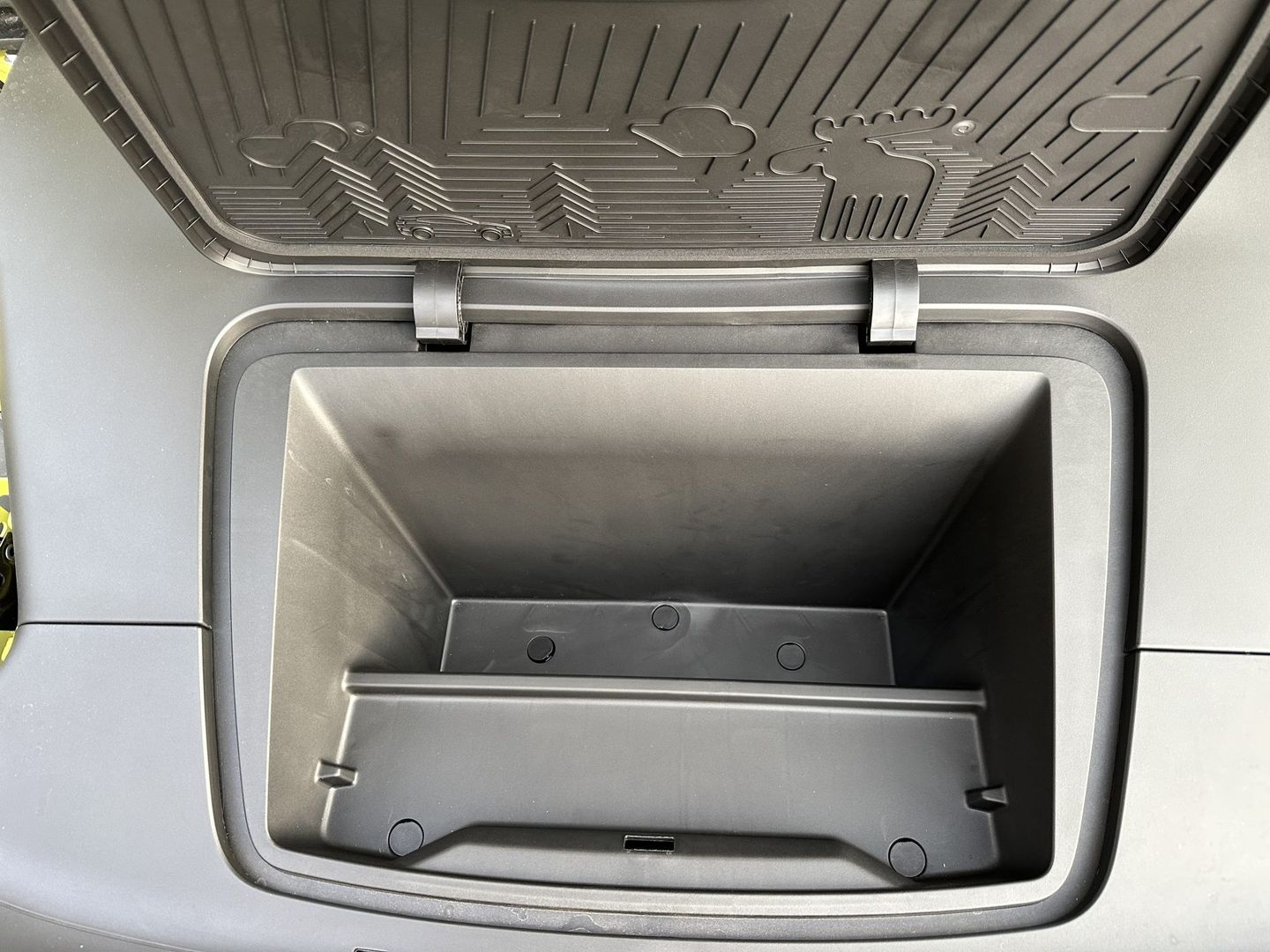 Volvo EX30 frunk - przedni bagażnik