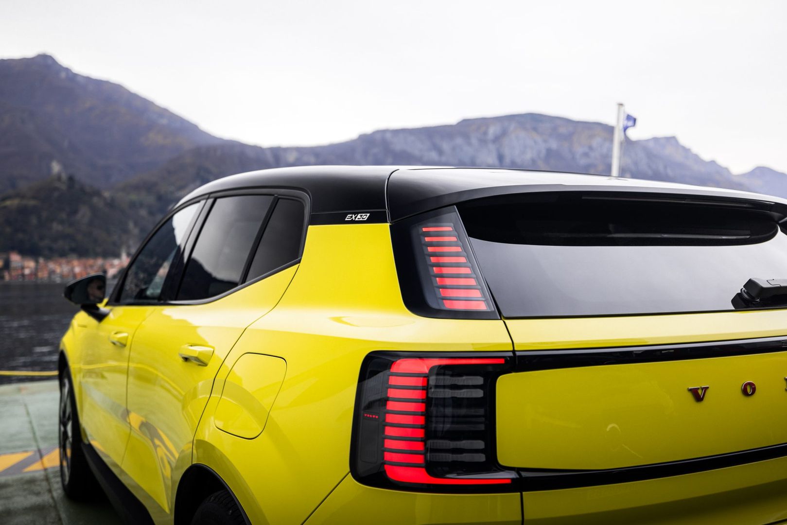 Volvo EX30 Moss Yellow
