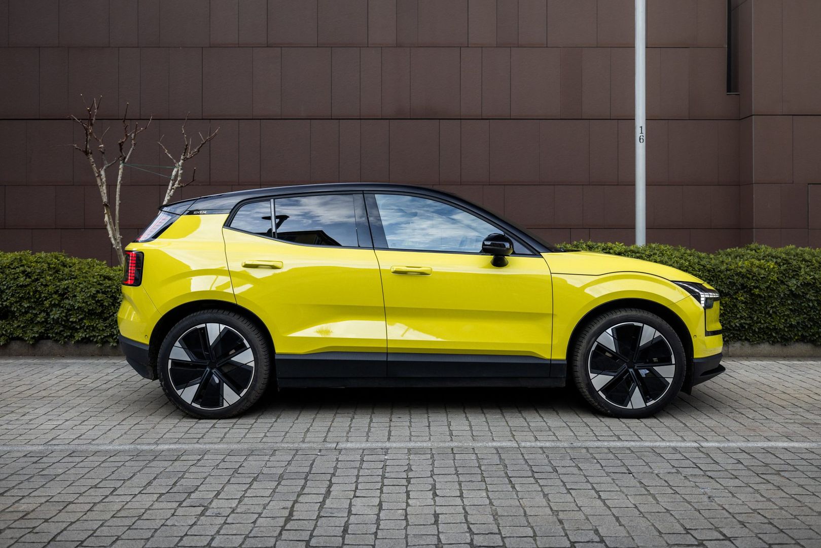 Volvo EX30 Moss Yellow