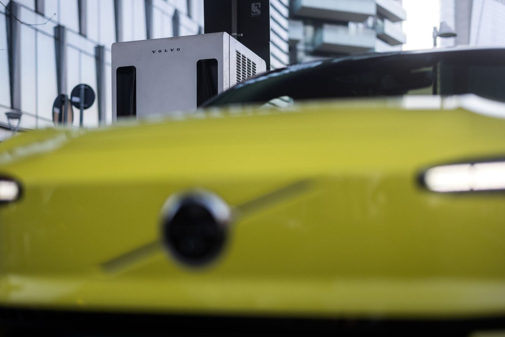 Volvo EX30 Moss Yellow