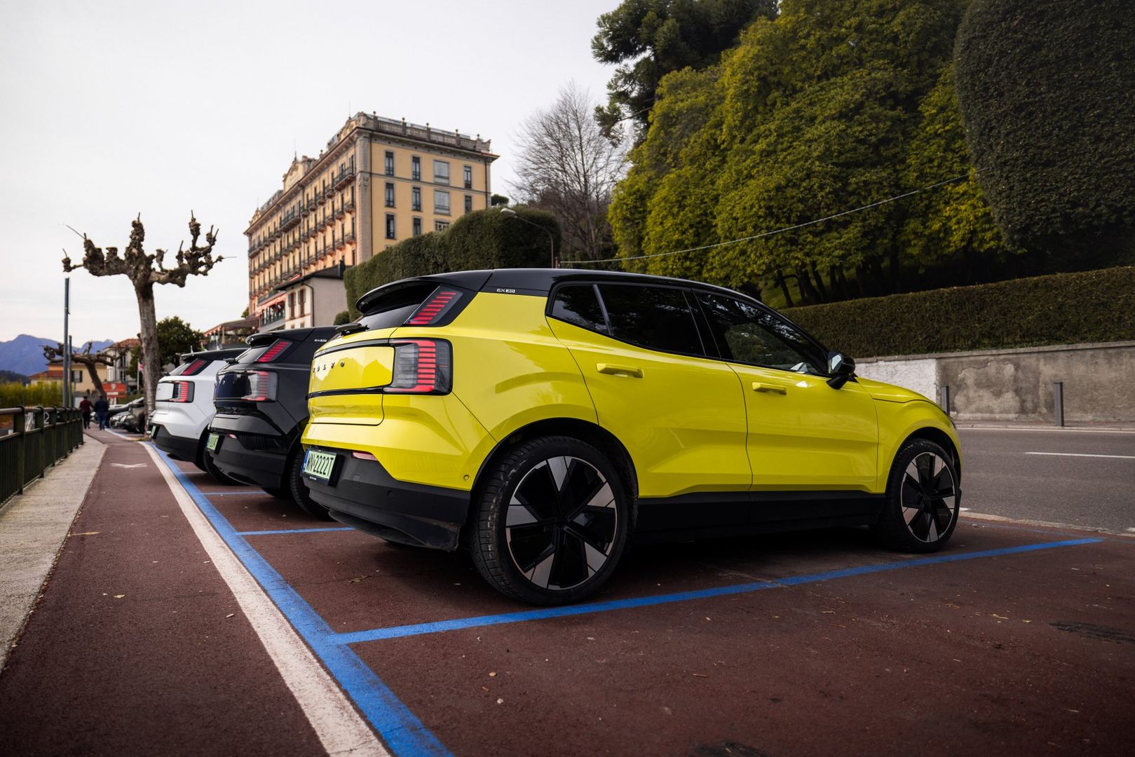 Volvo EX30 Moss Yellow