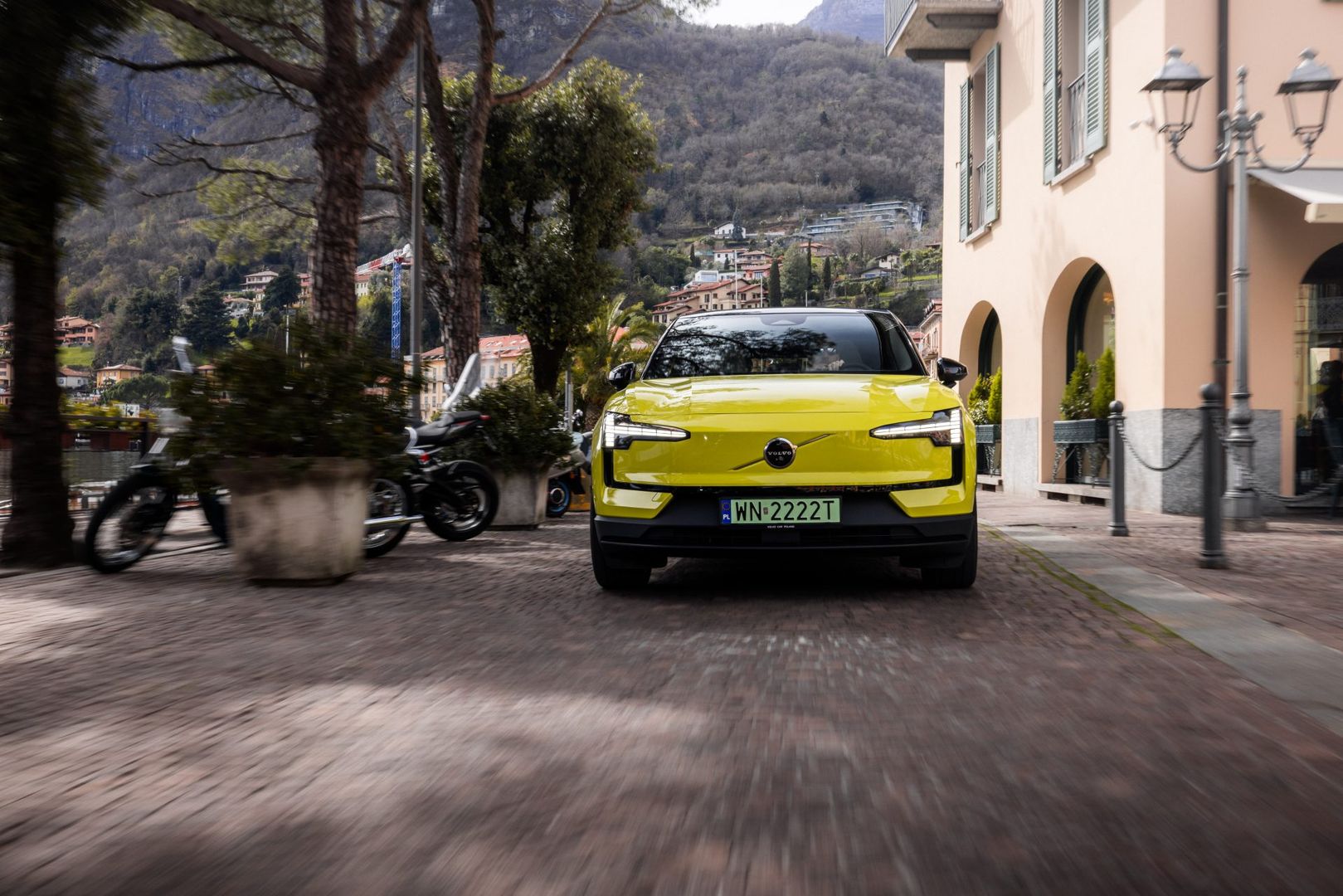 Volvo EX30 Moss Yellow