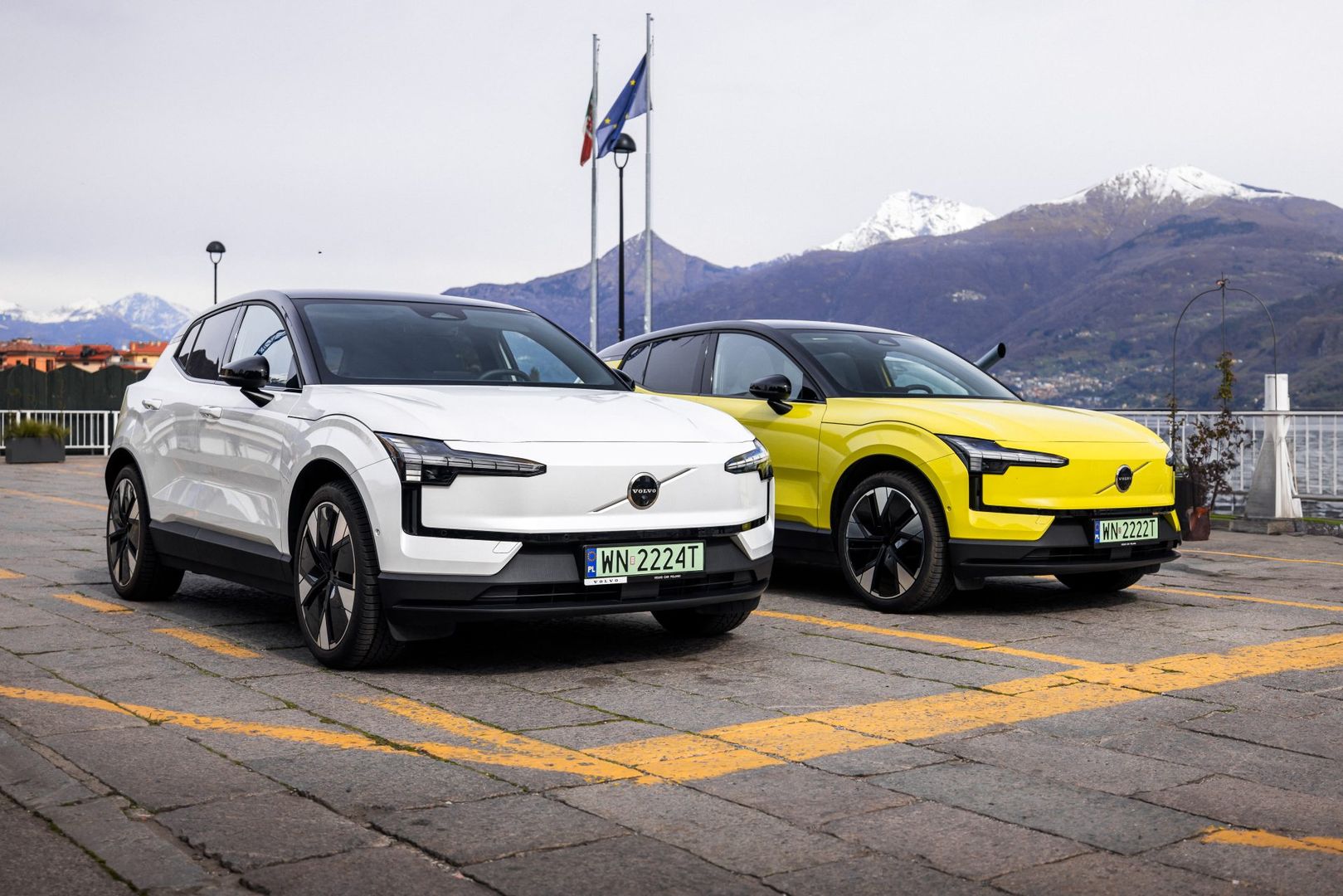 Volvo EX30 Moss Yellow