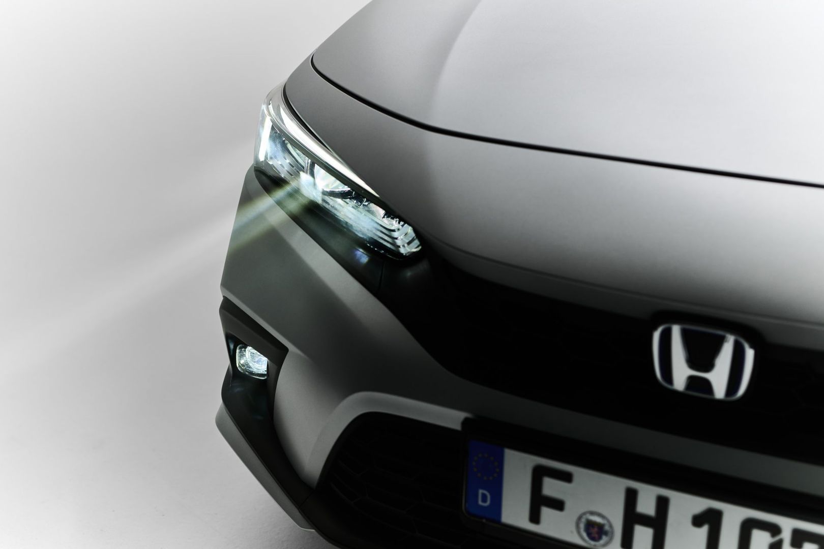 Honda Civic e:HEV Silverest Silver