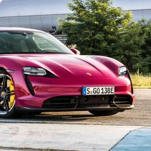 najtańsze samochody elektryczne - 2022 Porsche Taycan