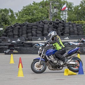 Asia Aisha na zawodach Motogymkhana