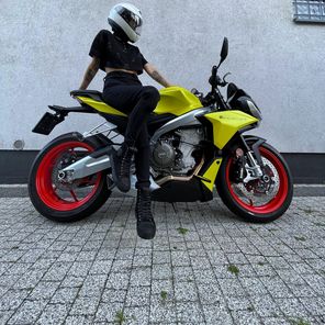 Dominika z @in_my_moto_world