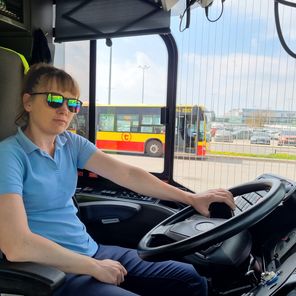 Kama - dziewczyna za kółkiem autobusu