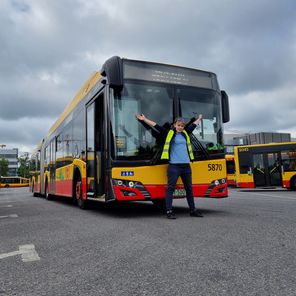 Kama - dziewczyna za kółkiem autobusu