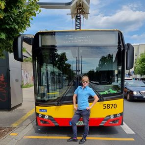 Kama - dziewczyna za kółkiem autobusu