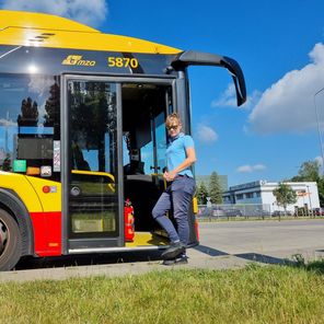 Kama - dziewczyna za kółkiem autobusu