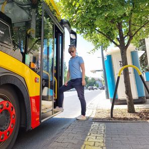 Kama - dziewczyna za kółkiem autobusu