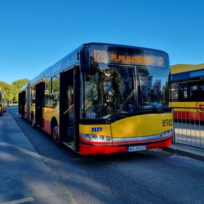 Kama - dziewczyna za kółkiem autobusu