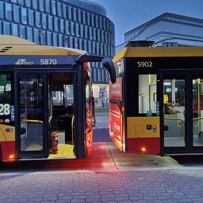 Kama - dziewczyna za kółkiem autobusu