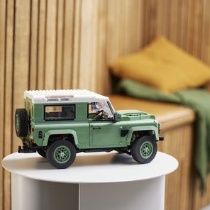 Land Rover Defender 90 z LEGO