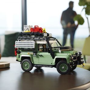 Land Rover Defender 90 z LEGO