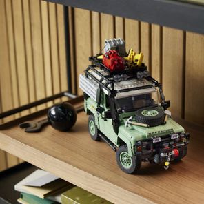 Land Rover Defender 90 z LEGO