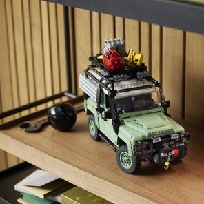 Land Rover Defender 90 z LEGO