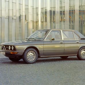 BMW 5 history