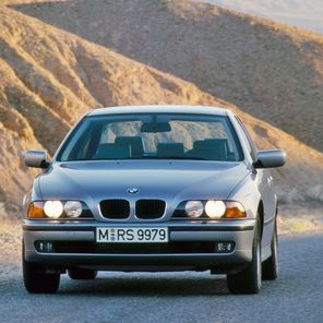 BMW 5 history