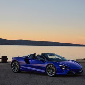 Nowy McLaren Artura Spider 2025