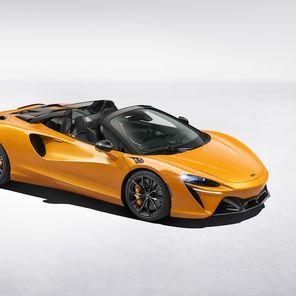 Nowy McLaren Artura Spider 2025