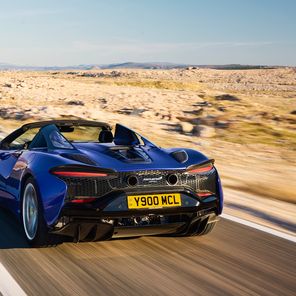 Nowy McLaren Artura Spider 2025