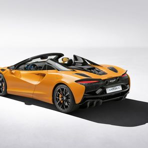 Nowy McLaren Artura Spider 2025