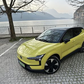 Volvo EX30 Moss Yellow