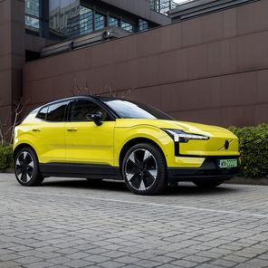 Volvo EX30 Moss Yellow