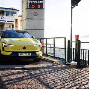 Volvo EX30 Moss Yellow