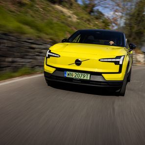 Volvo EX30 Moss Yellow