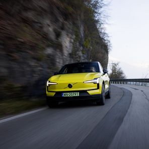 Volvo EX30 Moss Yellow