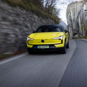 Volvo EX30 Moss Yellow