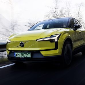 Volvo EX30 Moss Yellow