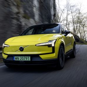 Volvo EX30 Moss Yellow