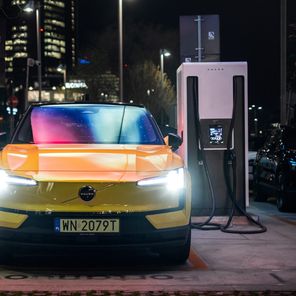 Volvo EX30 Moss Yellow
